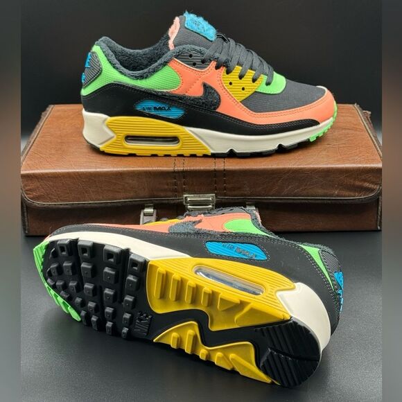 Nike Shoes - Wmns Nike Air Max 90 Atomic Pink Solar Flare